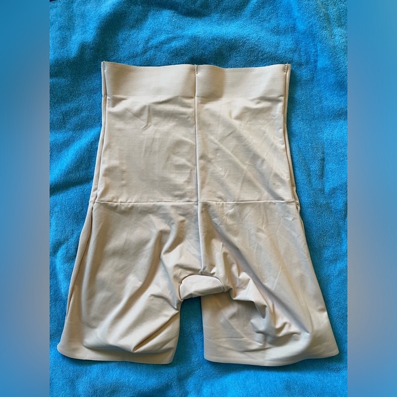 NWT Miracle Suit Comfort Tech Band Firm Control Shapewear in Warm Beige Size L - Picture 10 of 10